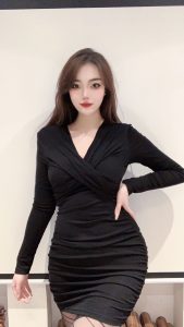 前凸后翘悦悦-兰花雅阁