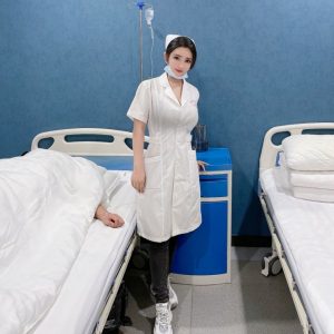 苗族小护士-兰花雅阁