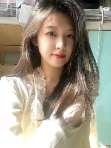 颜值美女配合度高-兰花雅阁