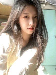 颜值美女配合度高-兰花雅阁