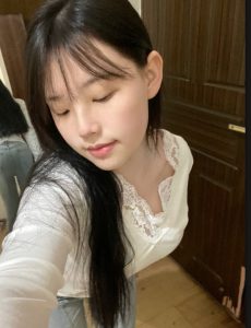 清纯邻家女孩-兰花雅阁